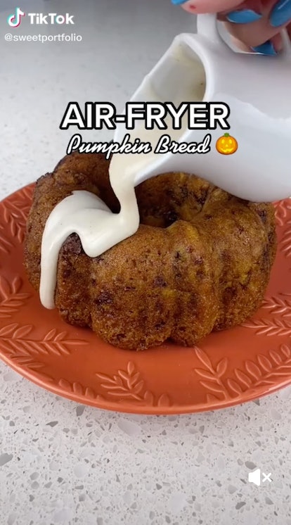 This air fryer pumpkin bread is an easy air fryer Thanksgiving recipe from TikTok.