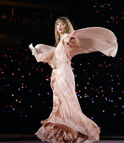 LAS VEGAS, NEVADA - MARCH 24: EDITORIAL USE ONLY. Taylor Swift performs onstage during the "Taylor S...